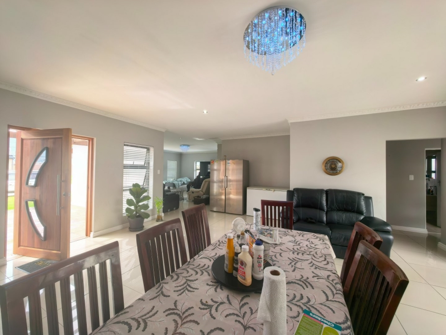 To Let 4 Bedroom Property for Rent in Blue Mountain Village Western Cape